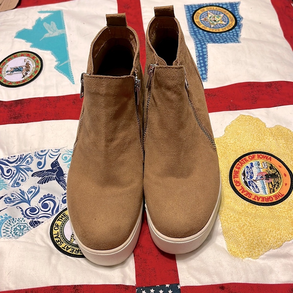Soda little ankle boots, size 8 tannish brown